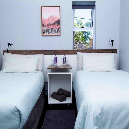 Bed and Breakfast Jft Self Catering Units Іст-Лондон Екстер'єр фото