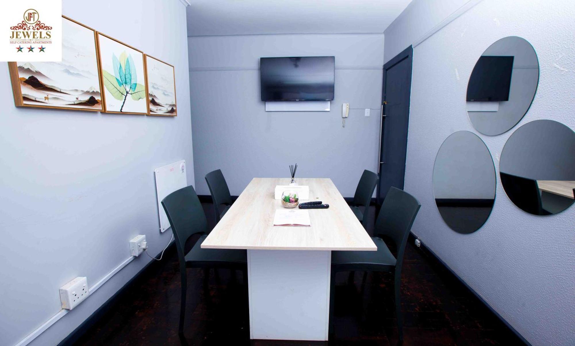 Bed and Breakfast Jft Self Catering Units Іст-Лондон Екстер'єр фото