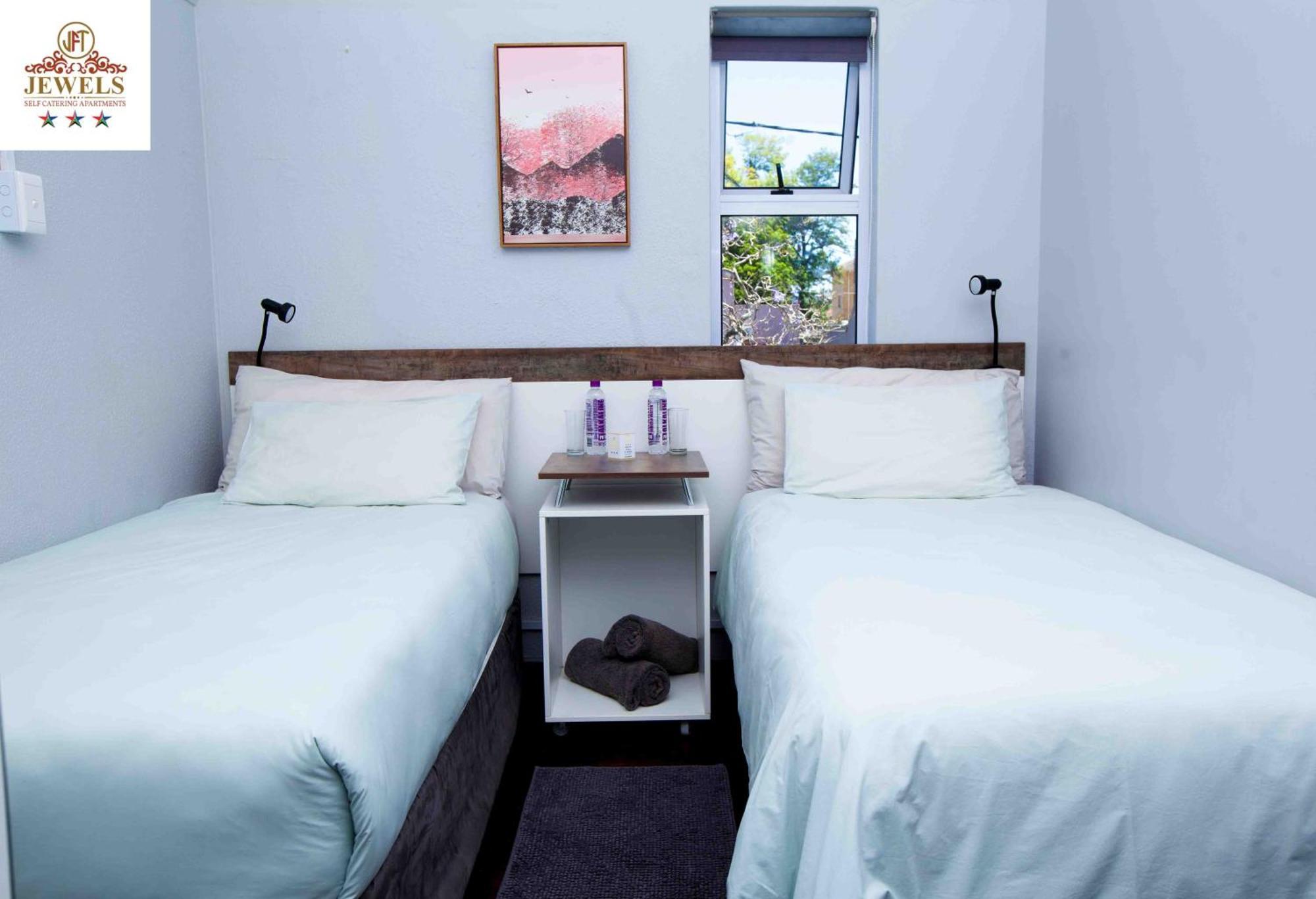 Bed and Breakfast Jft Self Catering Units Іст-Лондон Екстер'єр фото