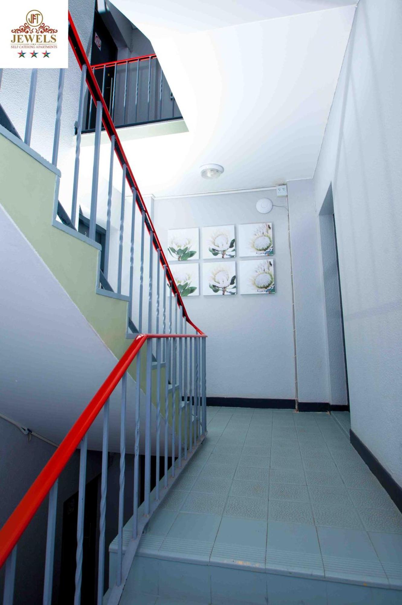 Bed and Breakfast Jft Self Catering Units Іст-Лондон Екстер'єр фото
